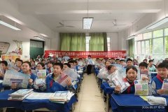 <b>展送法进校园的同时</b>